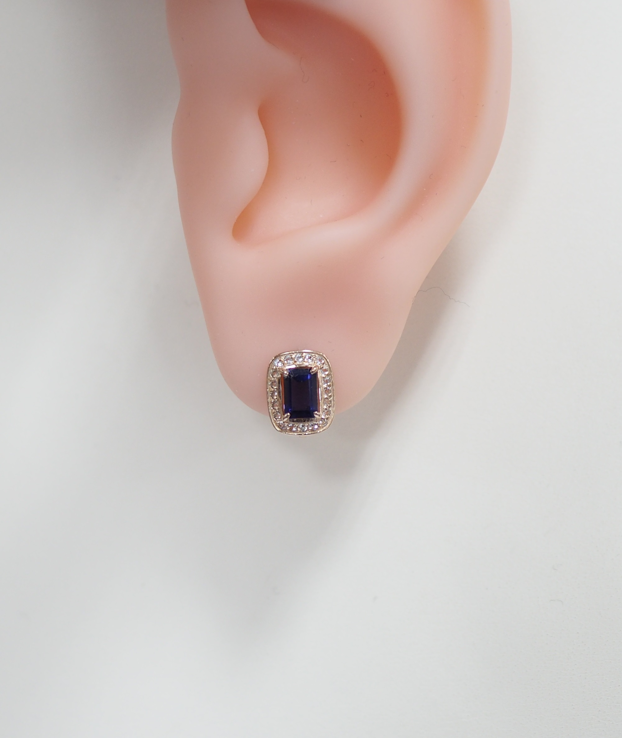 Серебряные серьги 925 пробы; вставки 2 Иолит; 40 Топаз белый;